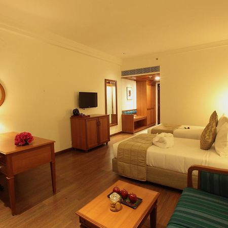 Monsoon Empress Kochi Hotel Kültér fotó