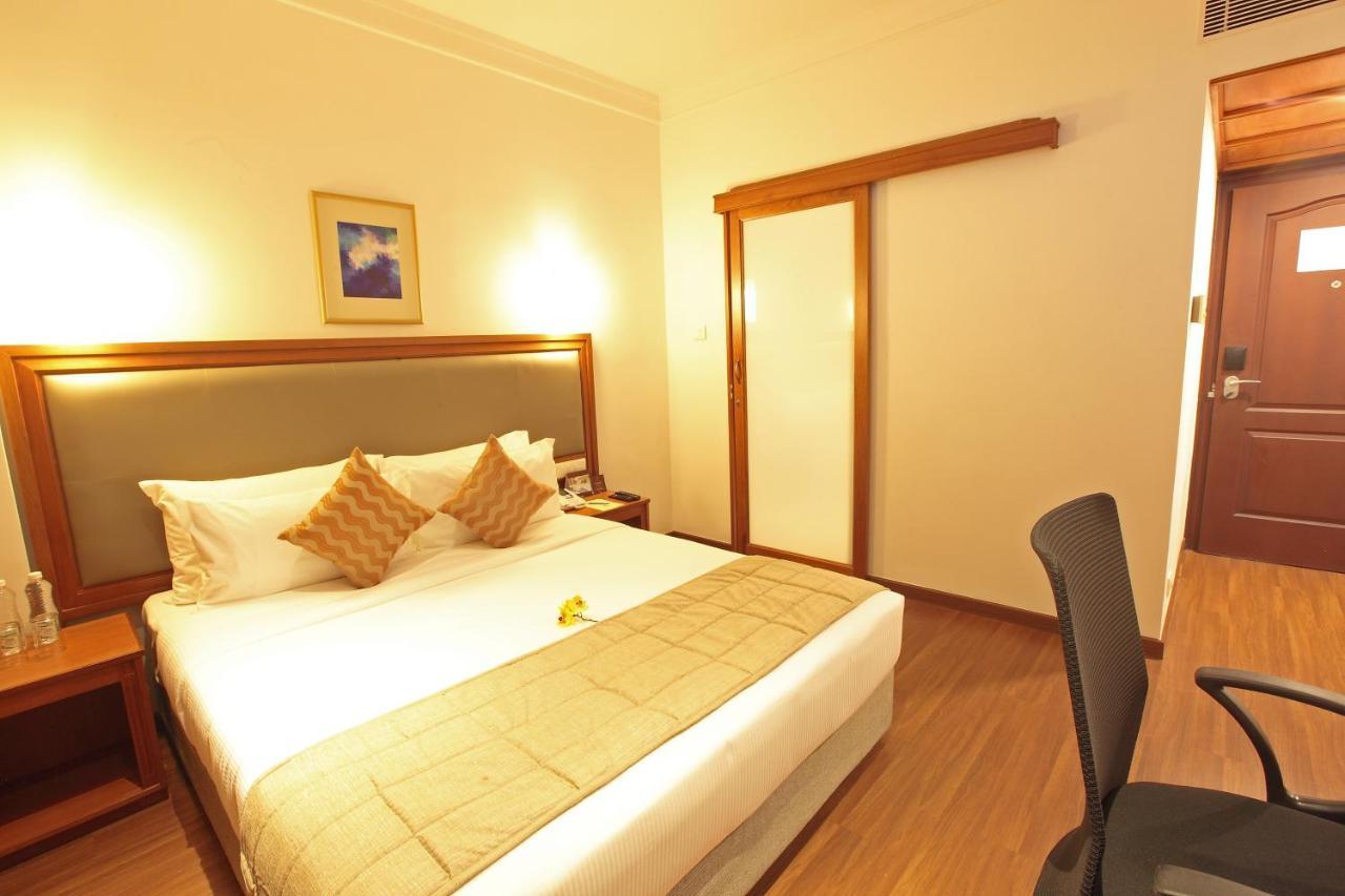 Monsoon Empress Kochi Hotel Kültér fotó
