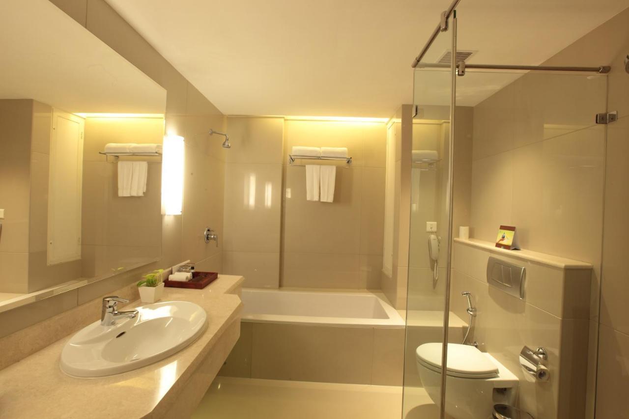 Monsoon Empress Kochi Hotel Kültér fotó