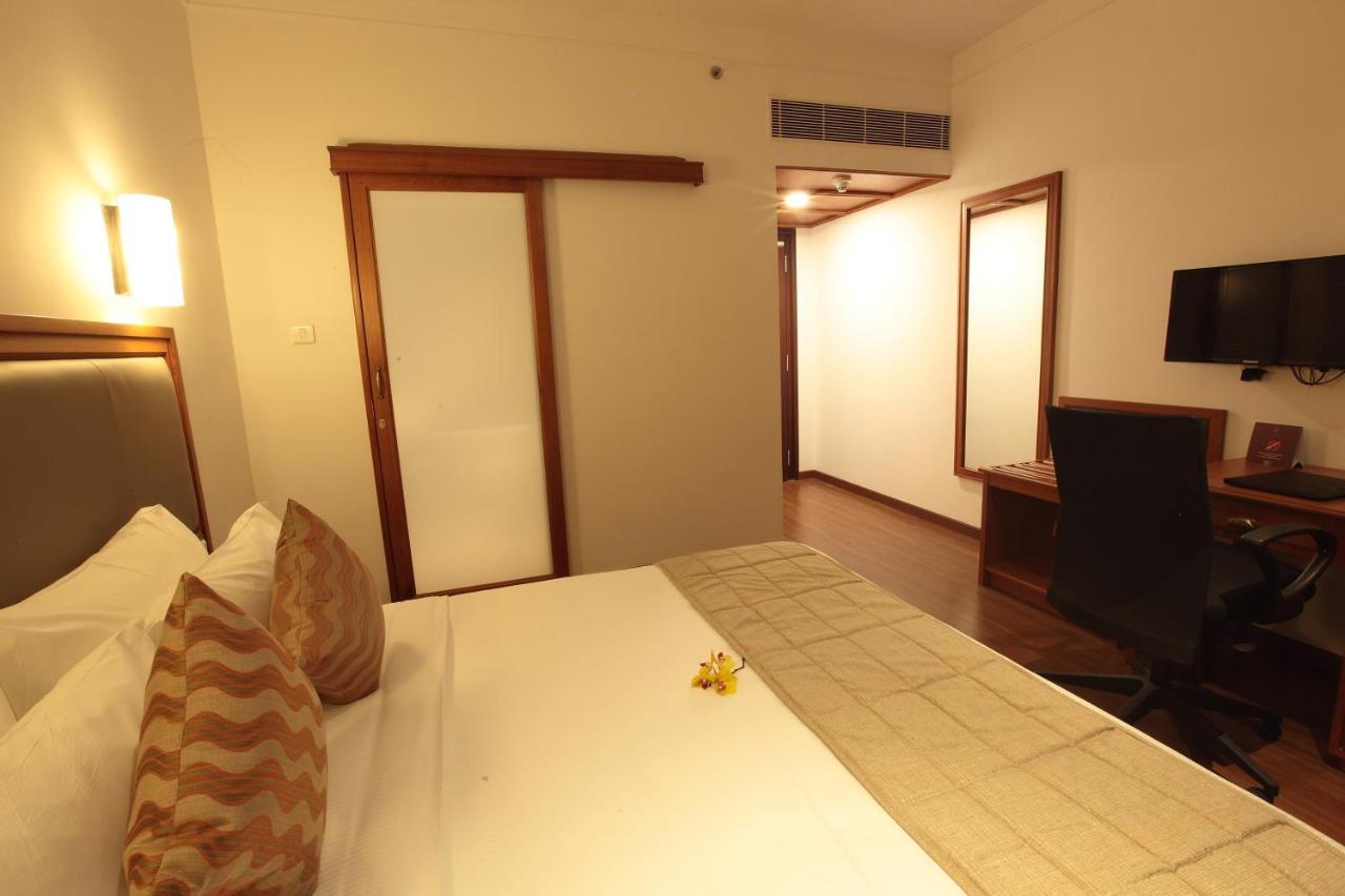 Monsoon Empress Kochi Hotel Kültér fotó